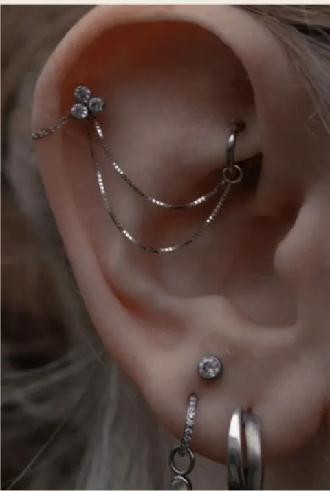 Helix Piercing kombiniert mit Conch